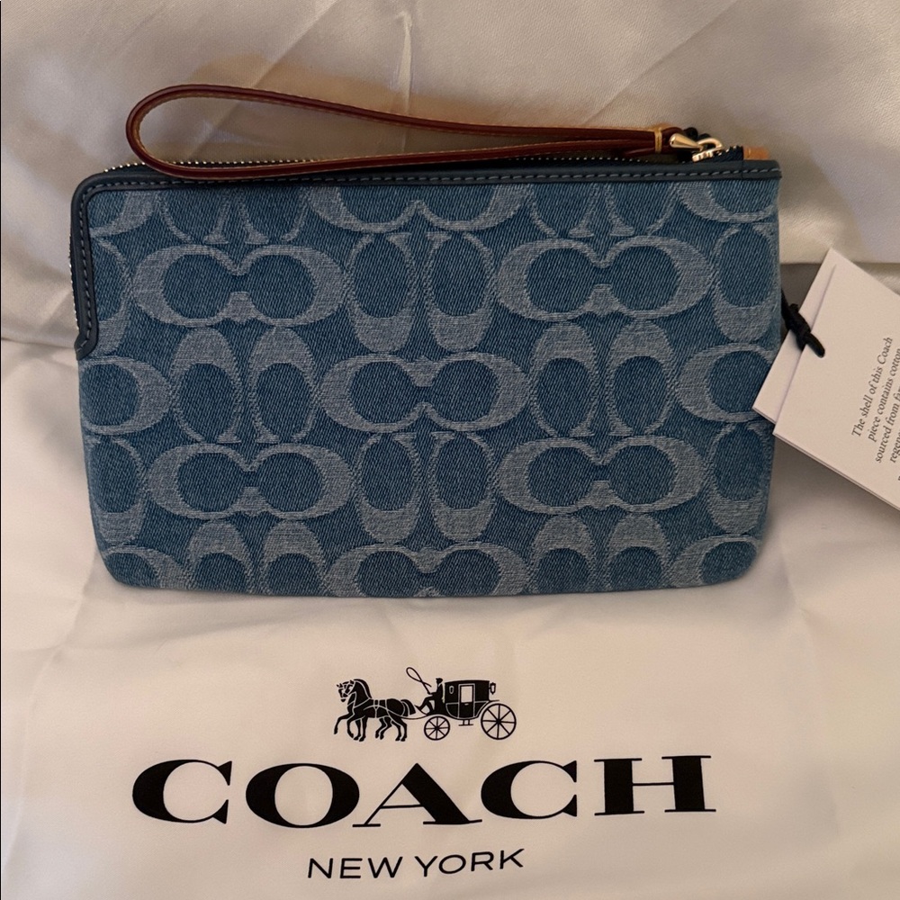 💙Coach NWT Blue Denim Large Corner Zip Wristlet with Gold Accents - Picture 4 of 7